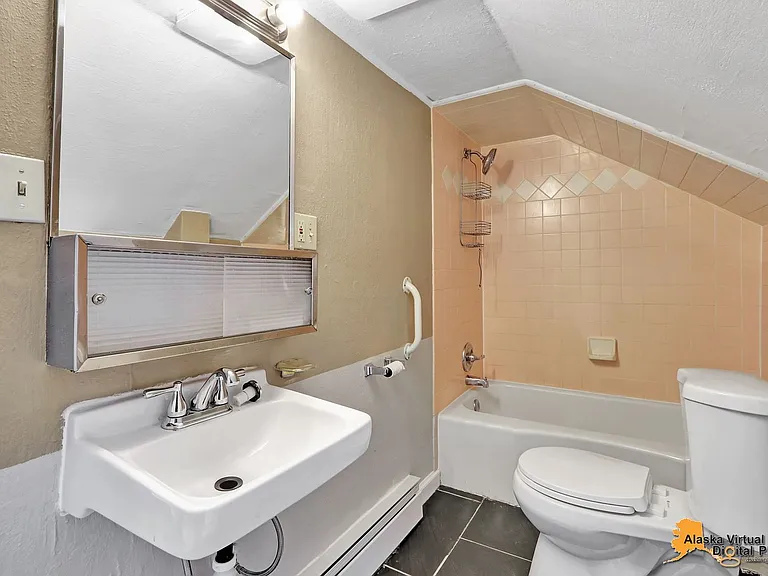 1335 Hyder St — Photo 75