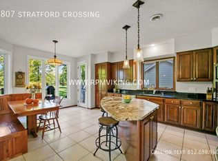 8807 Stratford Xing N, Brooklyn Park, MN 55443