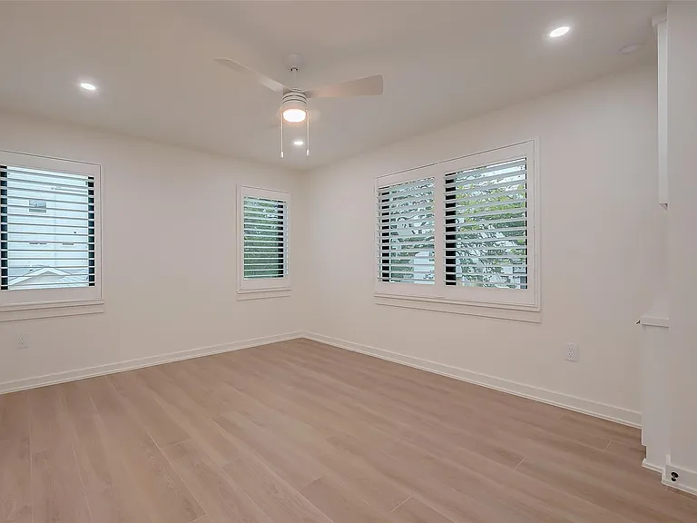2702 Delano St — Photo 27