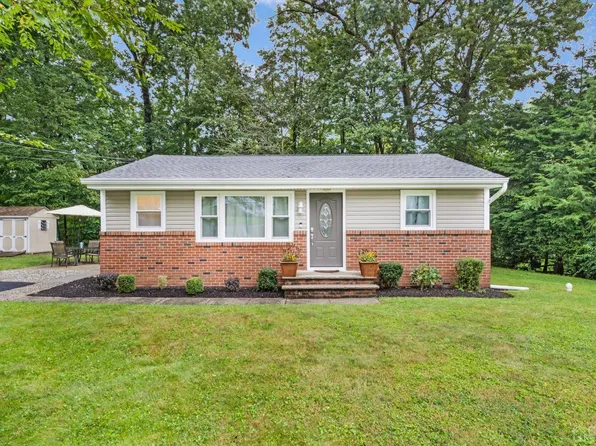 42 Acorn St, Stanhope, NJ 07874