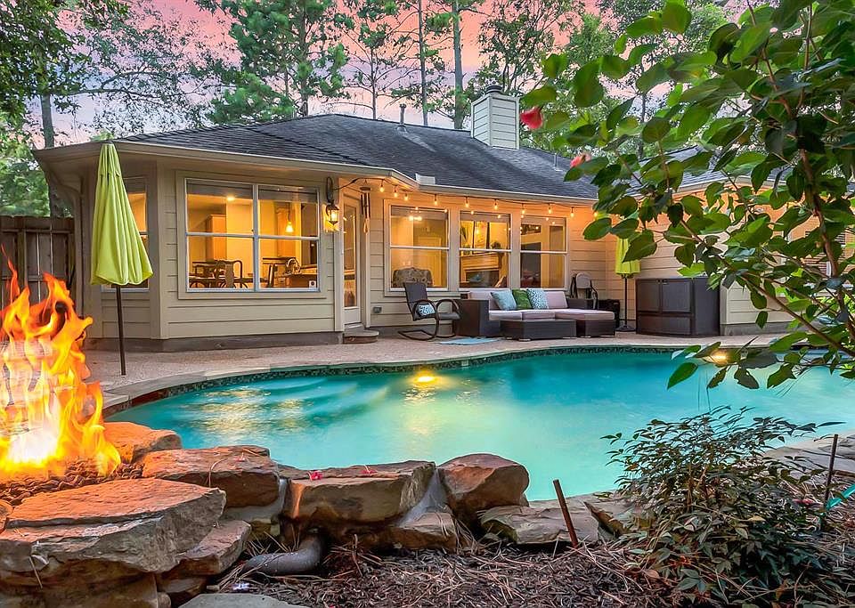 Welcome to 159 N Wynnoak Circle where you'll never want to leave this beautifully designed backyard oasis complete with fire bowls and water features.
