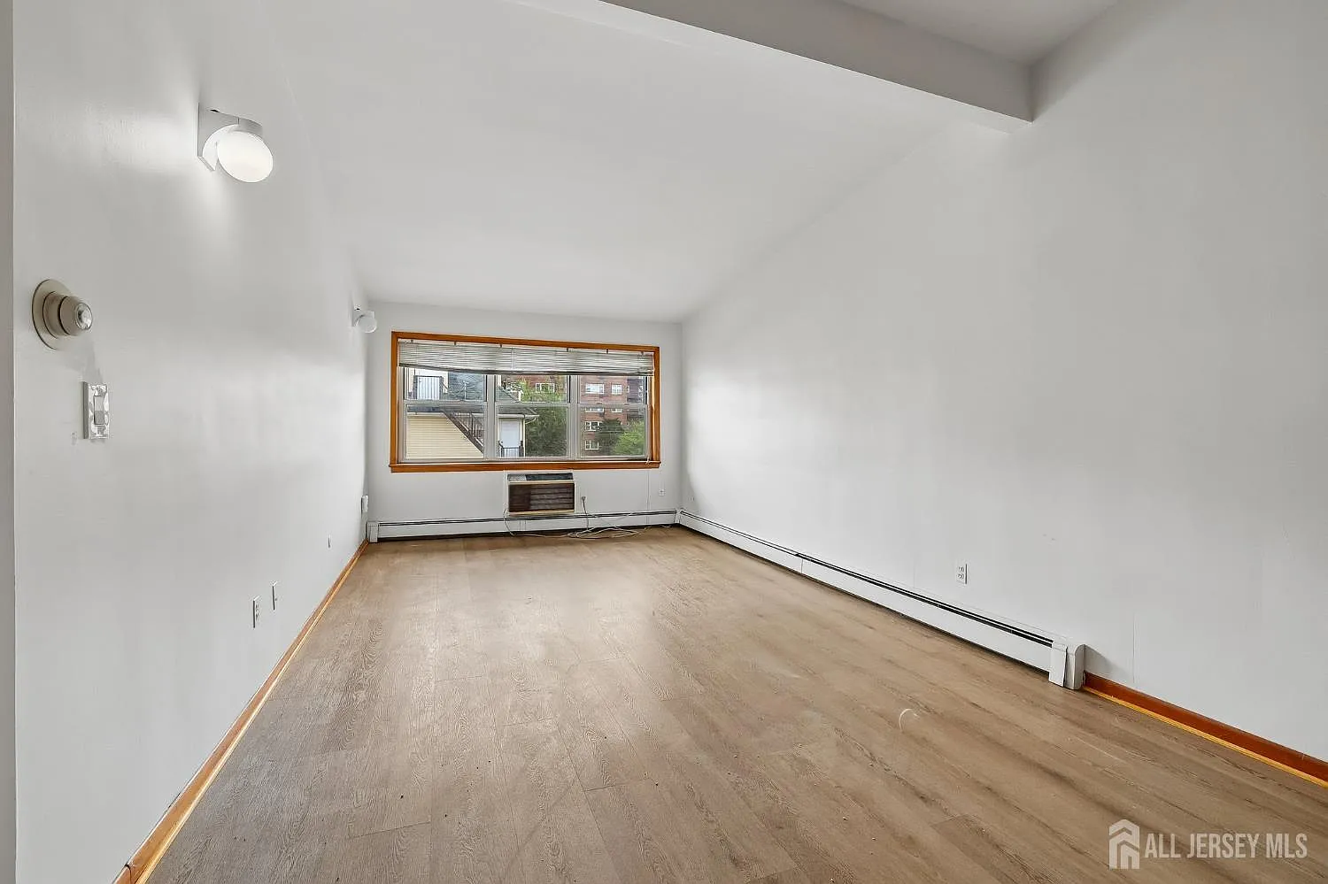 1 bed, 1.0 bath, 604 sqft, $1,800 — Photo 3