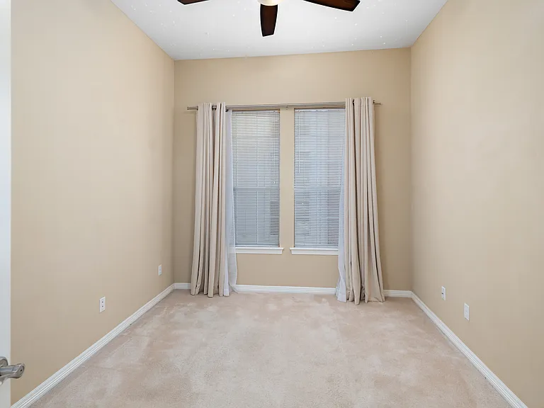 2700 Trophy Dr — Photo 5