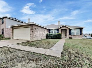 333 Daisy Ln, Burleson, TX 76028