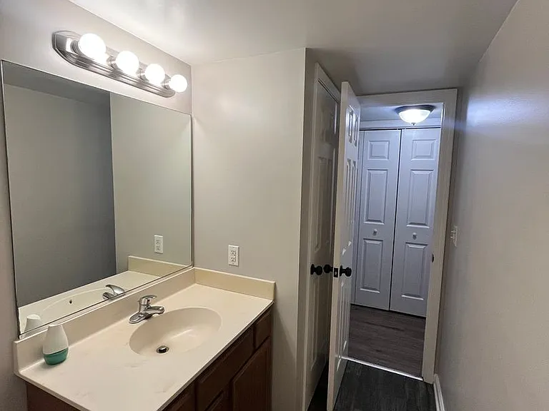 2912D Creekview Ct — Photo 10