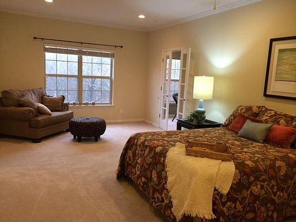 5th image of 2052 Berry Hill Dr