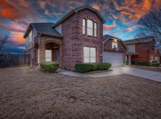 901 Raleigh Path Rd, Denton, TX 76208