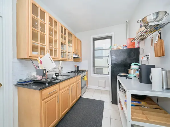 770 Saint Mark's Avenue image 6 of 12