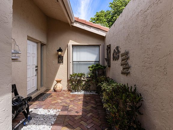 3rd image of 5531 Lakeview Mews Terrace