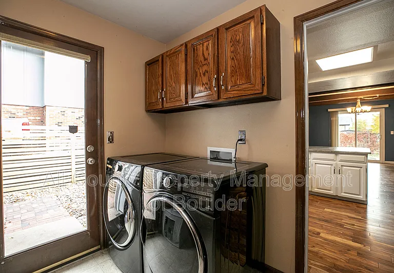 470 W Sutton Cir — Photo 24
