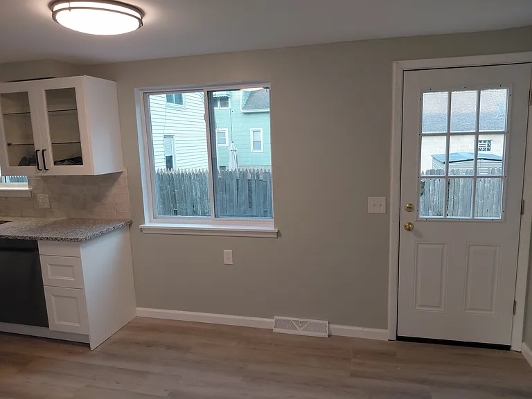 102 Maple Ave #3 — Photo 4
