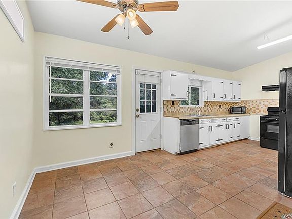 3rd image of 2720 Hollywood Dr