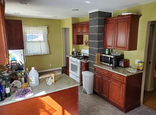 2 Ellis Dr, Rochester, NY 14624