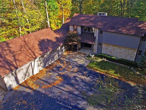 3rd image of 10661 Edgewood Dr