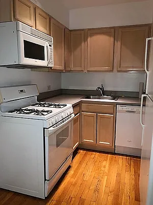 Rented by Universal Realty Group | media 5