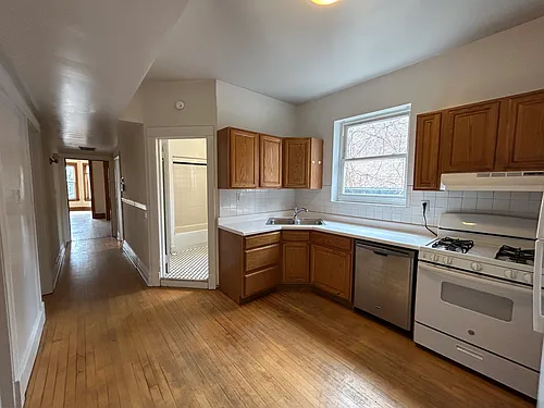 1216 W Addison St #2 Photo 1