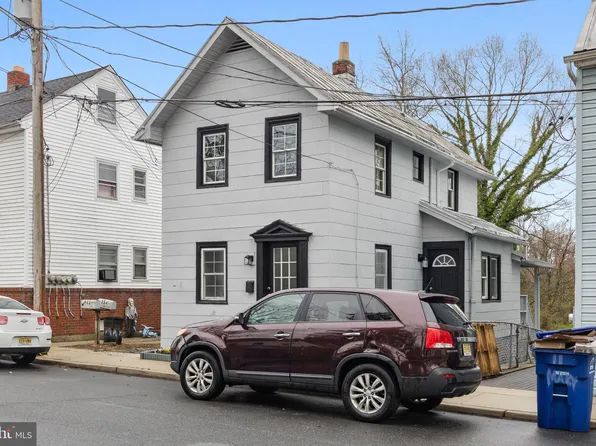 13 Mary St, Pemberton, NJ 08068