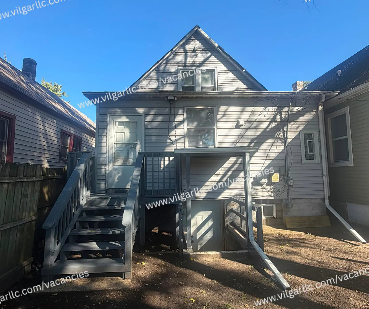 3 Bedroom 1.5 Bathroom Home w/en suite — Photo 1