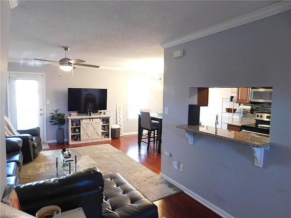 3rd image of 694 Aylesbury Dr