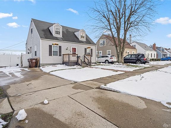 3rd image of 2100 E Bataan Dr