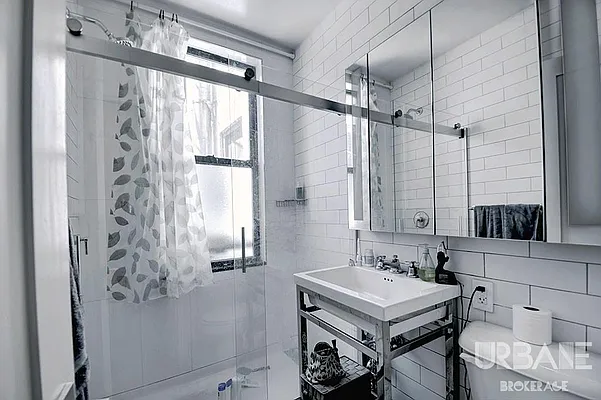 Rented by Urbane Brokerage | media 20