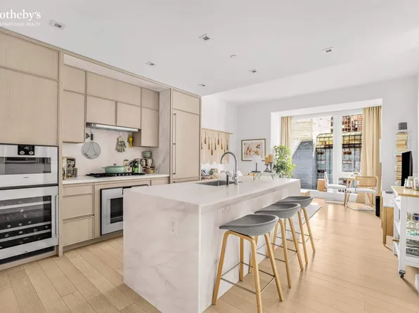 138 East 50th Street image 1 of 15