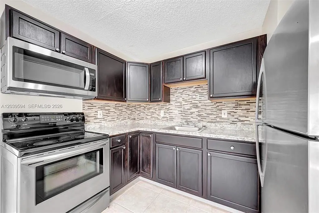 4 bed, 1210 sqft, $2,850 — Photo 3