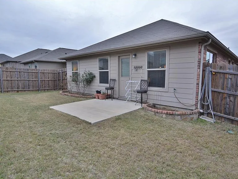 2808 Houston Wood Dr — Photo 2