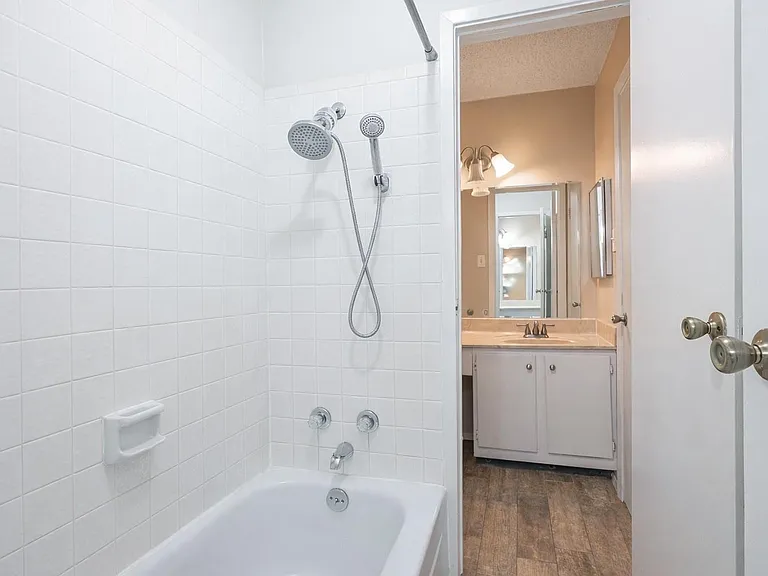 7069 N Holiday Dr — Photo 14