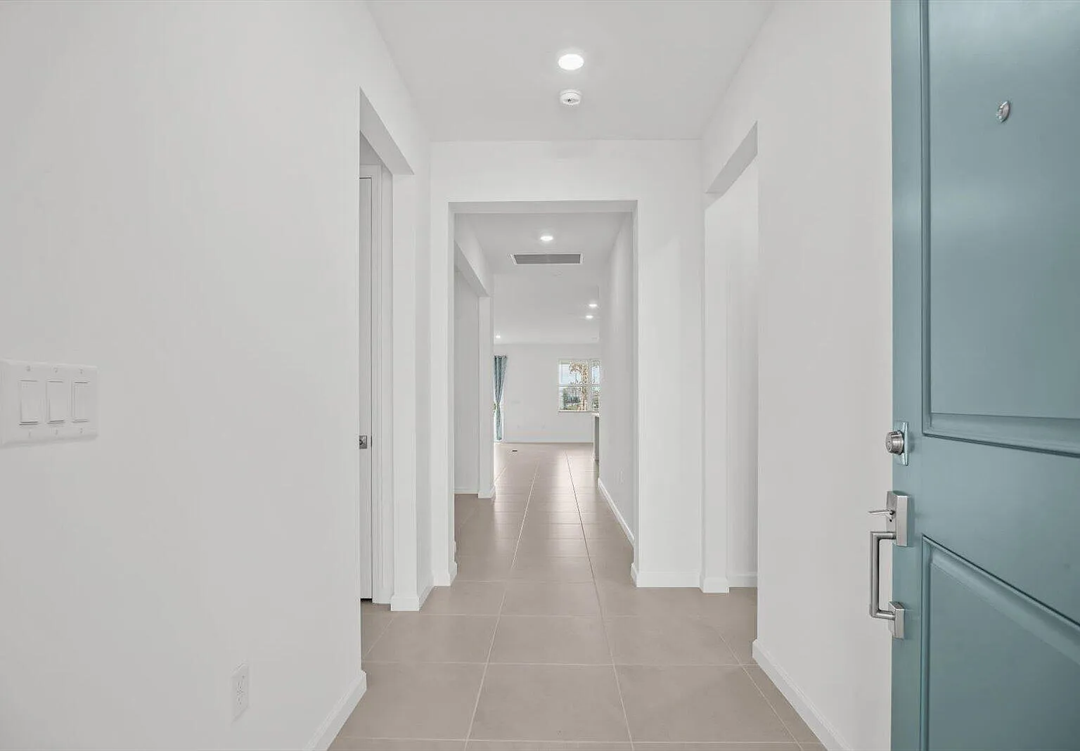 3 bed, 3.0 bath, 2239 sqft, $4,000 — Photo 3