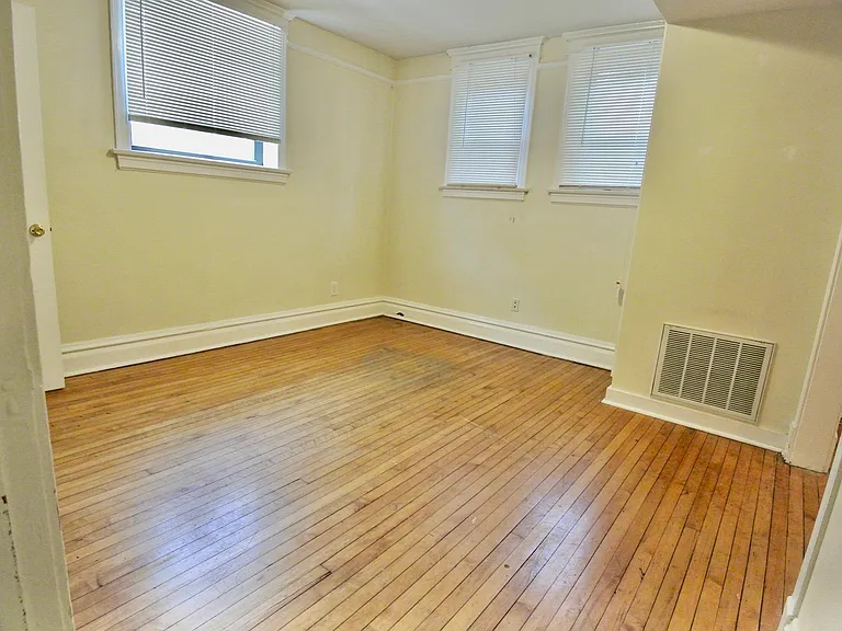 3801 N Lakewood Ave #GDN — Photo 3
