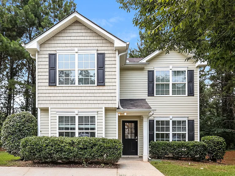 2150 Ivy Ln — Photo 1