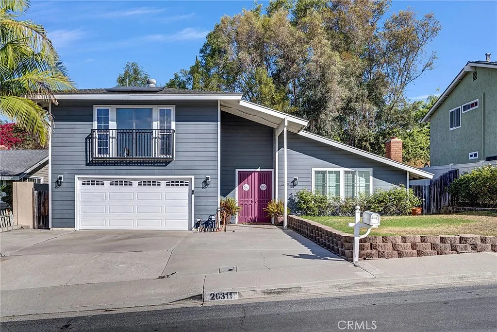 3 bed, 2.5 bath, 1950 sqft, $7,500 — Photo 1