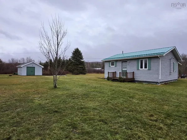 296 Valley Rd, Cumberland, NS B0M 2A0