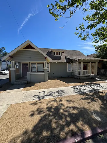 422 E Walnut Photo 1