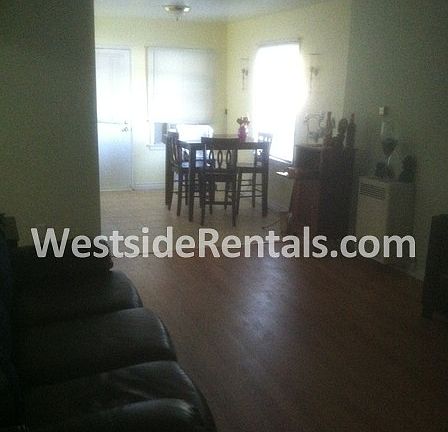 2nd image of 13920 Victory Blvd