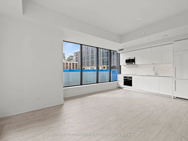 8 Cumberland St #502 — Photo 1
