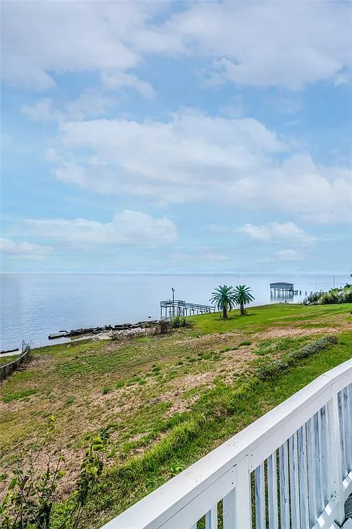 1 bed, 1025 sqft, $1,045 — Photo 2