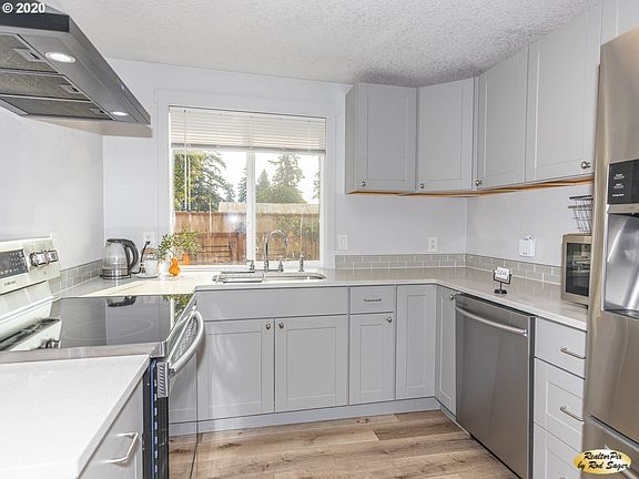 5th image of 5115 NE 78th St