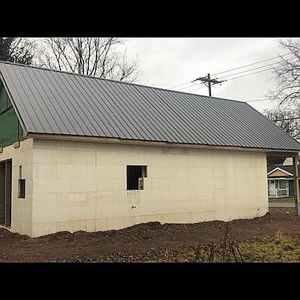 4th image of 2332 Oneida St