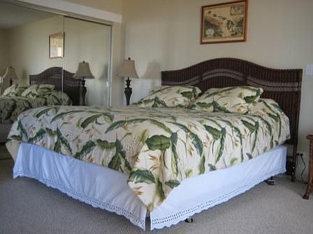Master bedroom with additional entry to Lanai 