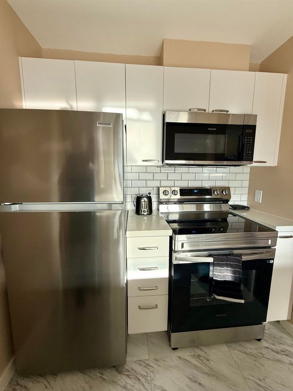438 Seymour St #1701, Vancouver, BC - More