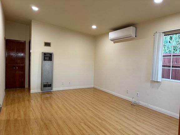 3rd image of 5337 Acacia St #1