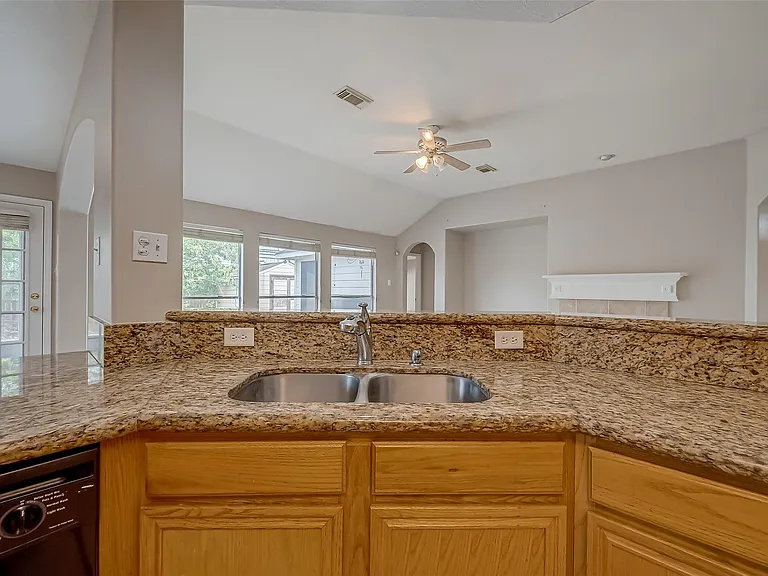8714 Pleasantbrook Dr — Photo 17