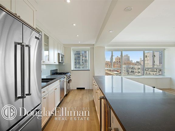 5th image of 200 E 66th St APT E1702