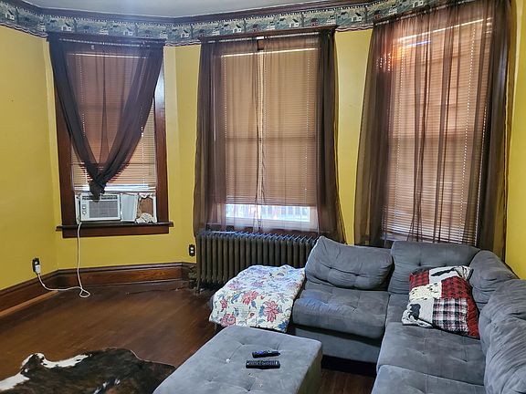 3rd image of 531 Forest Ave