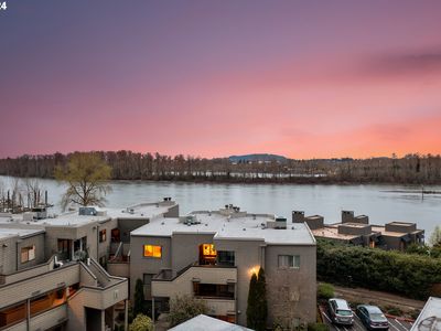 5630 S Riverside Ln APT 21, Portland, OR, 97239