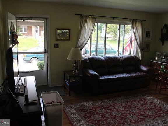 3rd image of 2809 Boas St