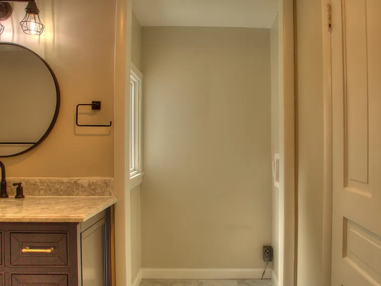 1619 Lawson Ave — Photo 10
