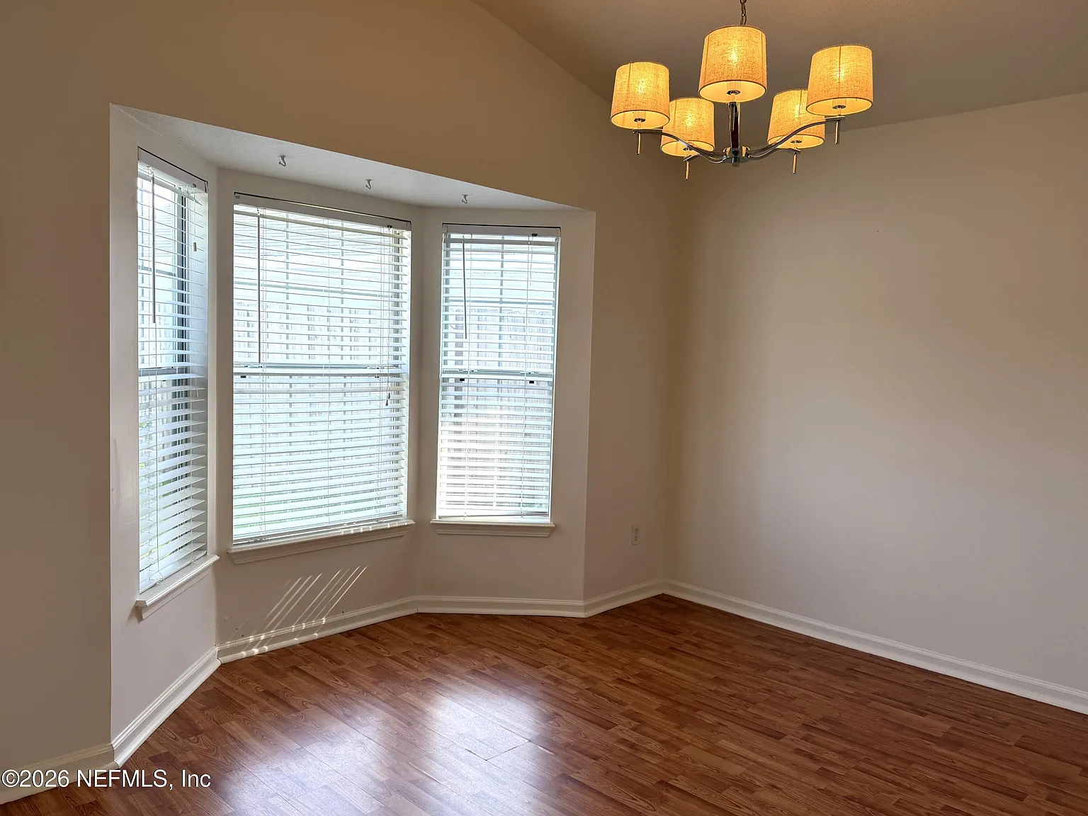 3 bed, 2.0 bath, 1425 sqft, $1,900 — Photo 4